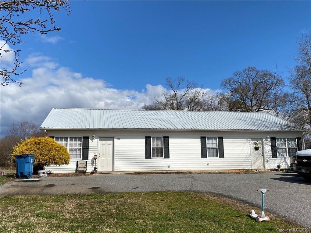 Photo - 209 W Jay Dr House