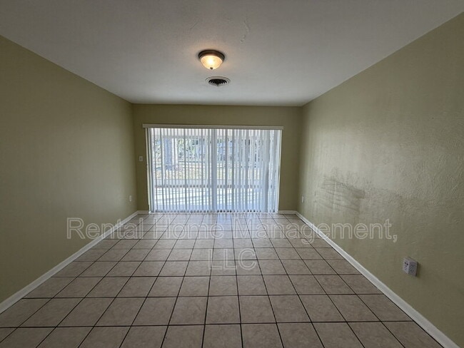 Photo - 811 Tangerine St