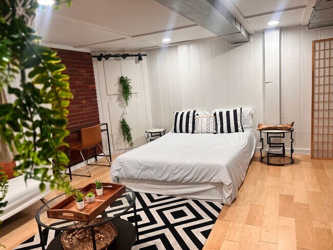 Photo - 114 Urell Pl NE