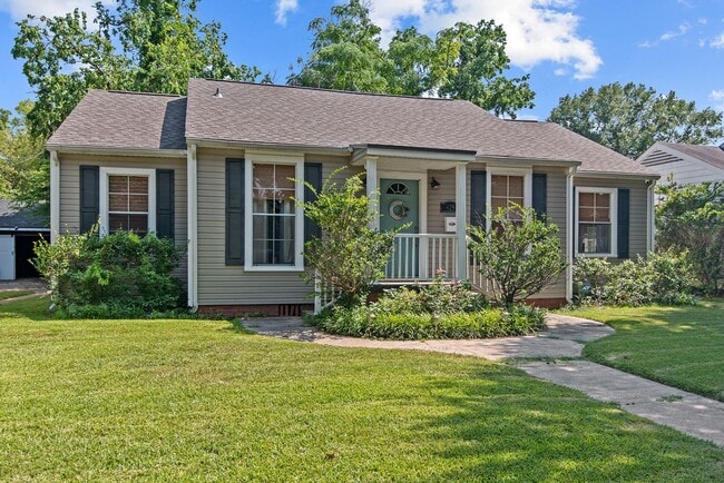 Photo - 429 Slattery Blvd