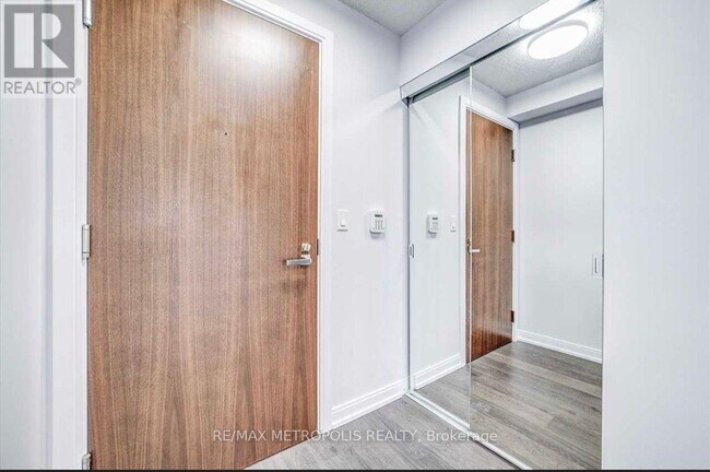 Photo - 255 Village Green Square Unit 507