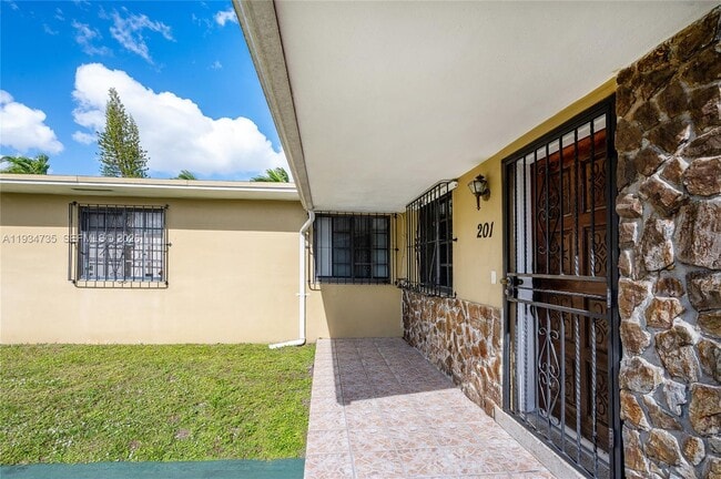 Photo - 201 NW 34th Ave Unidad 201