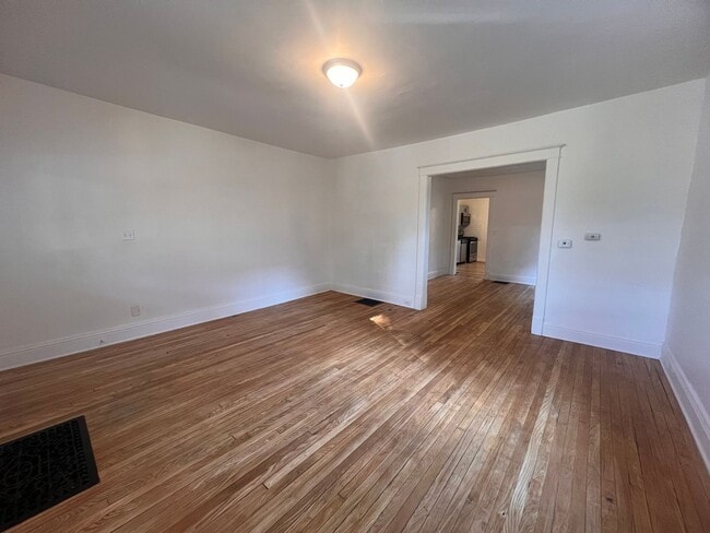 Photo - 845 Capen St NE