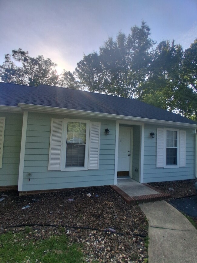 Building Photo - 104 Bay Colony Ct