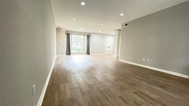 Photo - 403 N Post Oak Ln Unidad 403