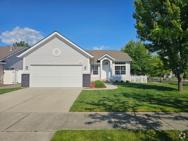 Building Photo - Beautiful home in Fieldstone