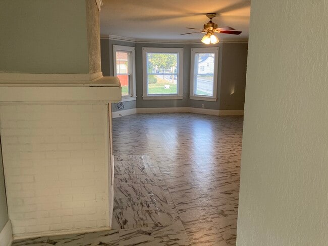 Building Photo - 501 W Columbia Ter Unit 2