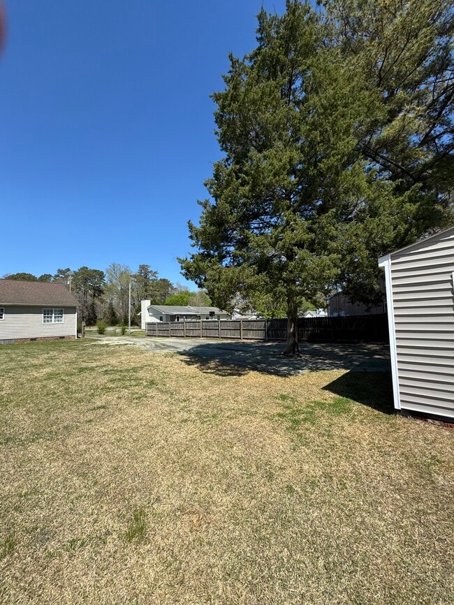 Photo - 305 Gibbs Rd