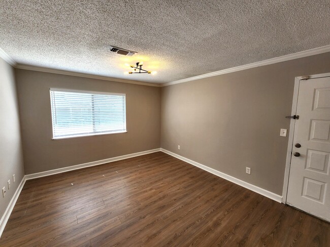 Photo - 1406 Wingate Way