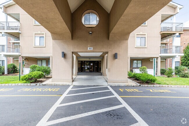 Entrada - Edison Woods Senior Apartamentos