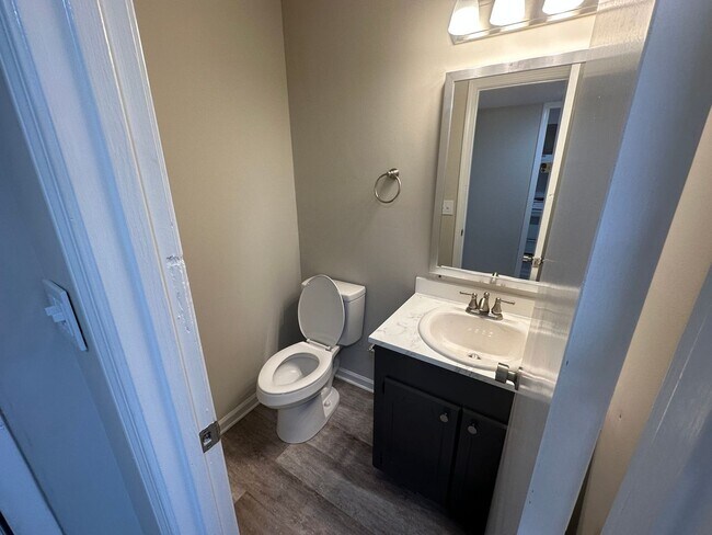 Photo - 2 bedroom 1.5 Bath Townhouse Village Green