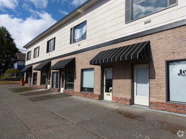 Building Photo - 820 1/2 S. C Street ( upstairs unit ) Rental