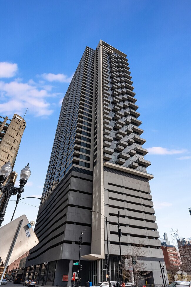 Building Photo - 235 W Van Buren St Unit 1810 Rental