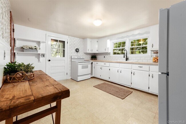 Photo - 4 Quaker Rd Unit A