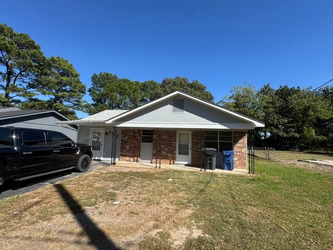 Building Photo - 2208 Mary Jane Dr