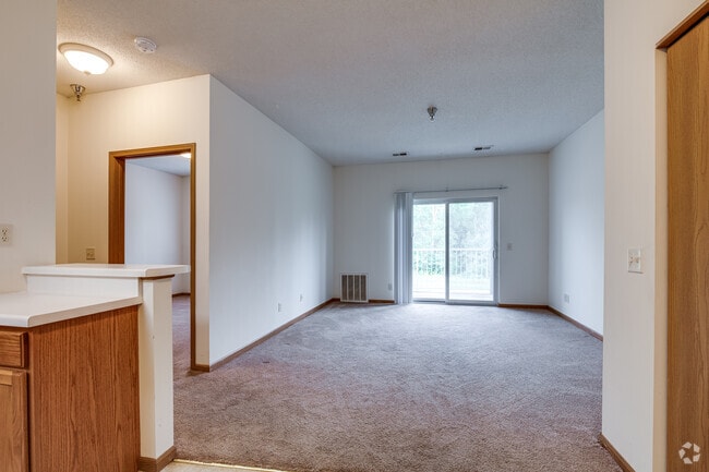 1BR, 1BA - 725SF - Living and Dining Room