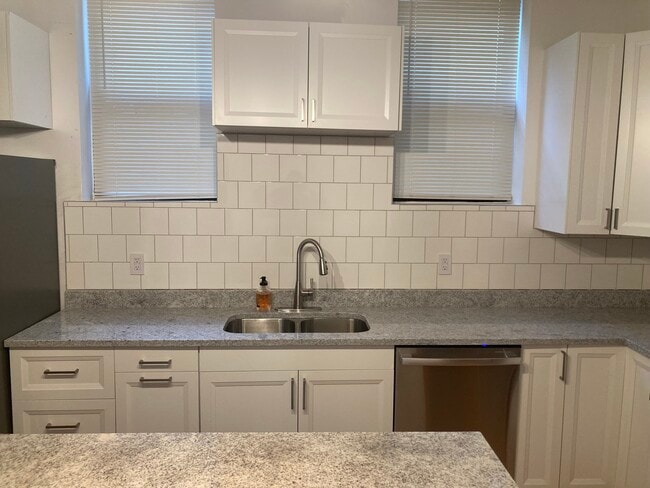 Photo - 747 N Throop St