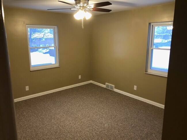 2881 Chamberlain Rd Unit Upper