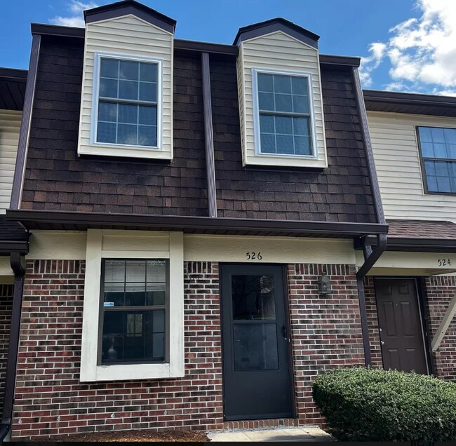 Photo - 526 E Graham Pl