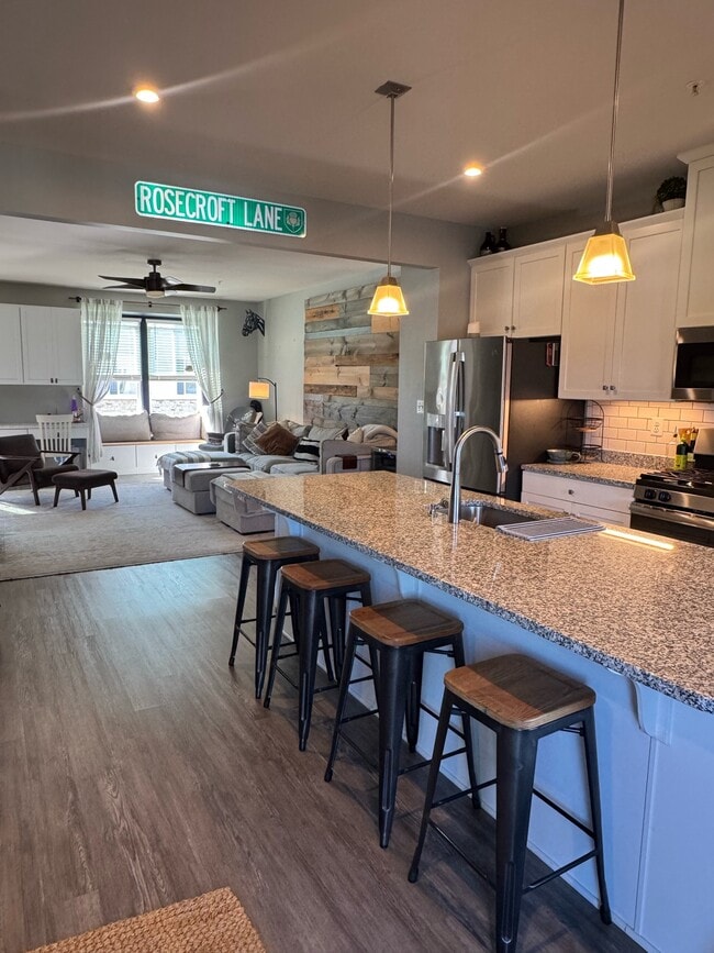 1152 Rosecroft Ln