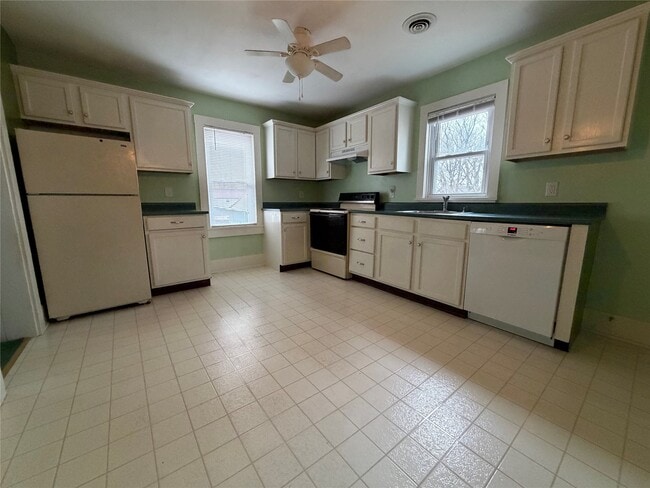 Photo - 928 W 3rd St