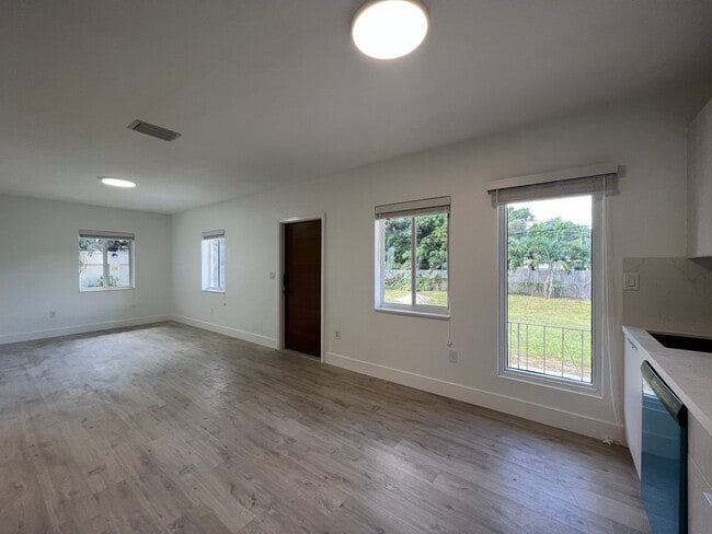 Photo - 246 NW 49th St