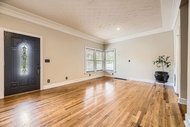 Photo - 5339 S Windermere St