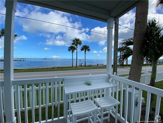 Building Photo - 18 NE Nautical Dr Rental
