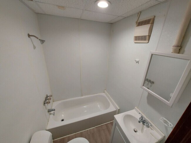Building Photo - 34 Beatty St Unit Apartment 1