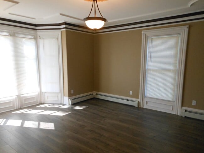 4 Cushing Rd Unit 2