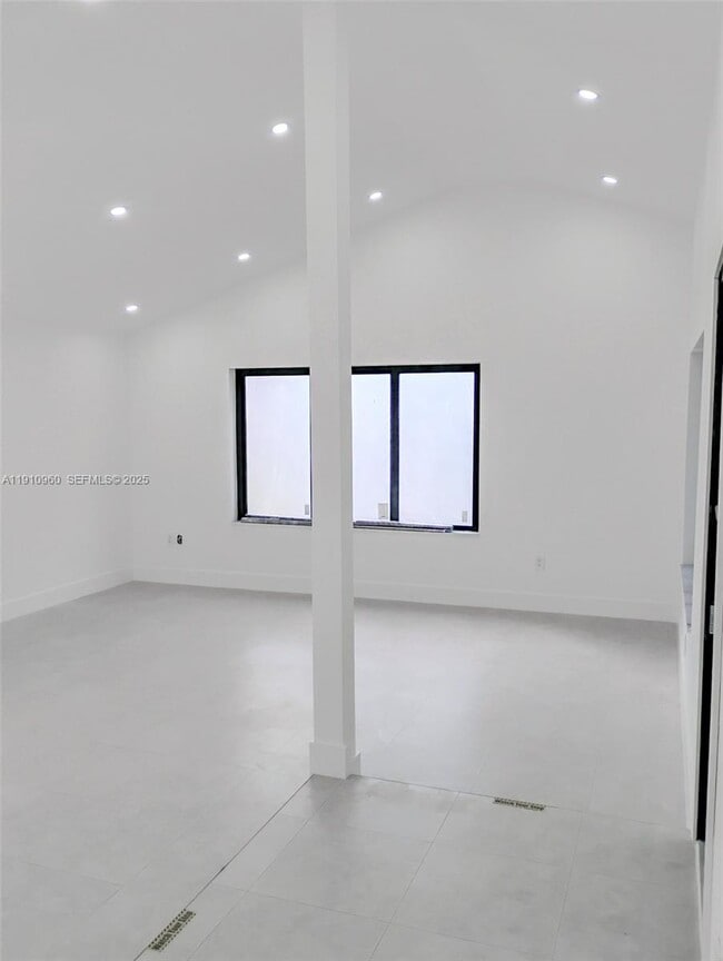 Photo - 20615 NE 9th Ct