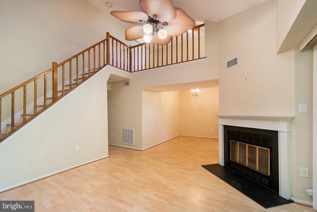 Building Photo - 7717 Inversham Dr Unit 115