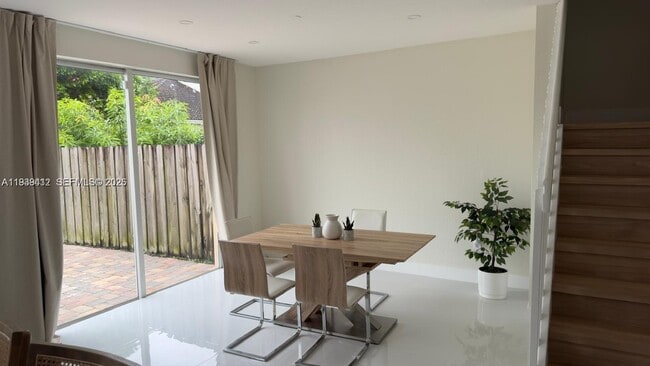 Photo - 949 NE 42nd Ave