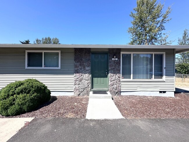 Wood Village 2 Bed 1 Bath Apartment! - Wood Village 2 Bed 1 Bath Apartment! Unit 1331