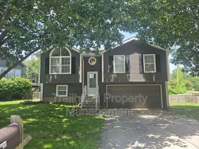 Building Photo - 607 SE Steeple Ln