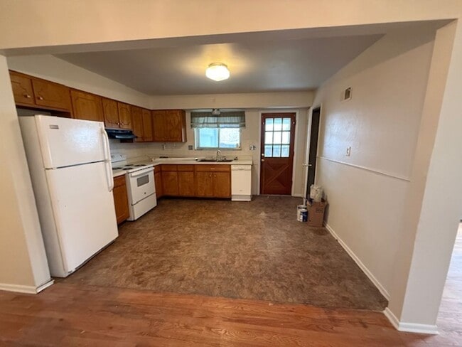 Photo - Charming 2-Bedroom Duplex with Modern Upda...