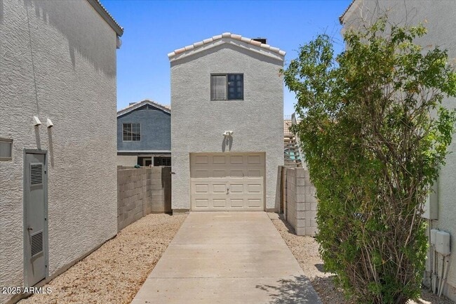 Photo - 2730 E Cambridge Ave