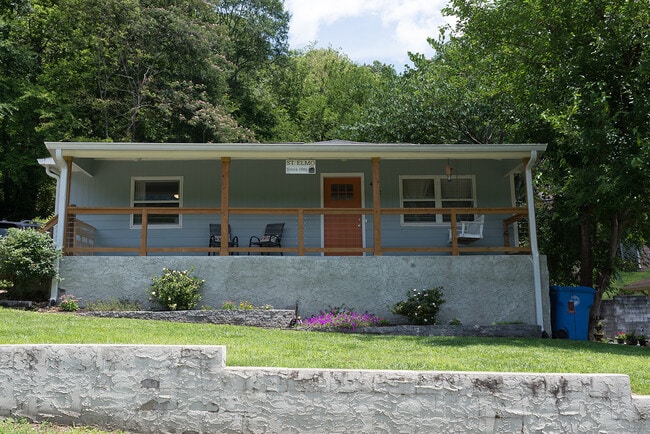 Photo - 4512 Balcomb St