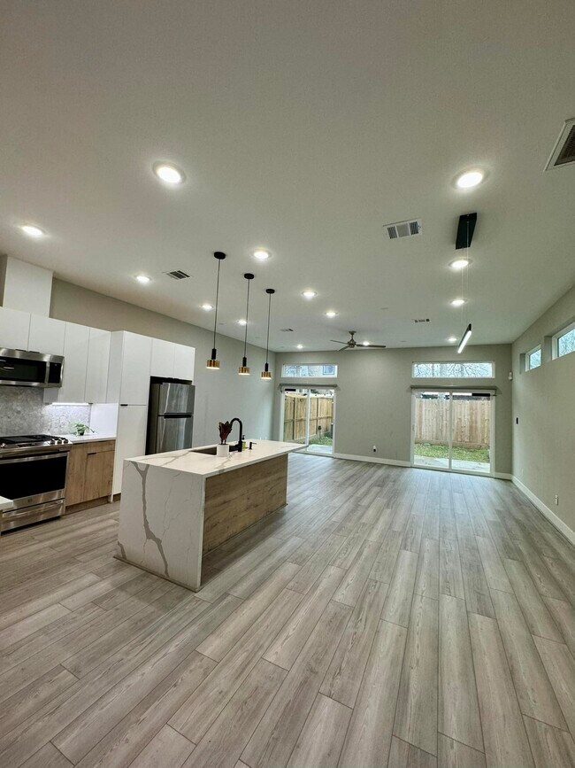 Photo - 7040 Avenue N