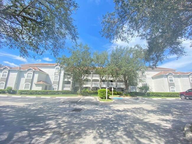 Building Photo - Second Floor Apartment with Balcony View! ... Unit 928