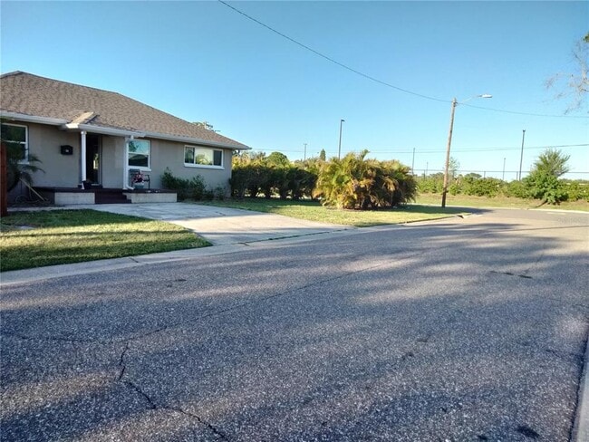 Photo - 351 Davenport Ave NE