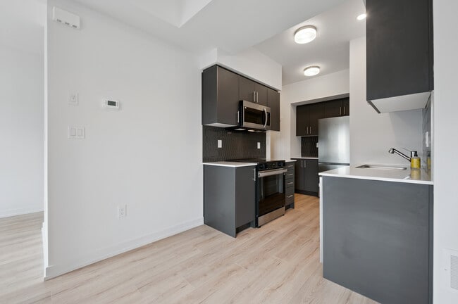 Photo - 940 St David St N