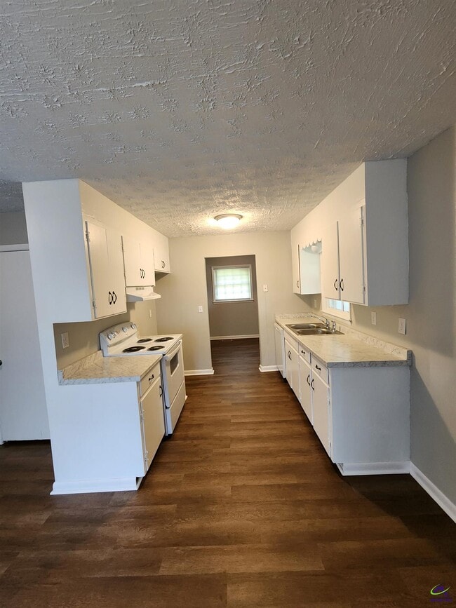 Photo - 2209 Macy Ave