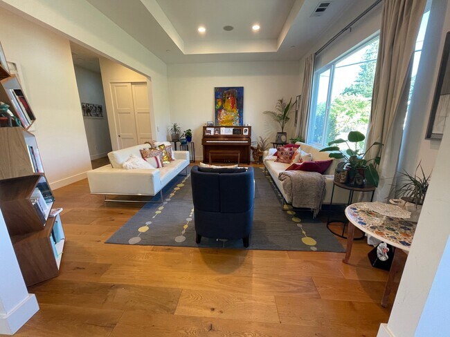 Photo - 215 Loucks Ave