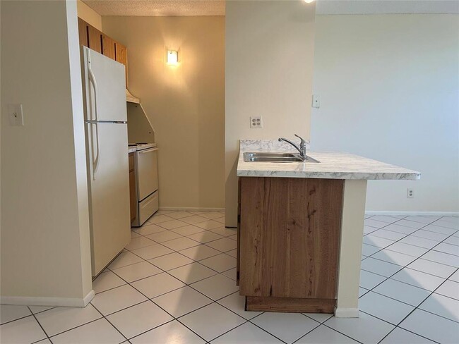 Photo - 2401 Riverside Dr Unit 308