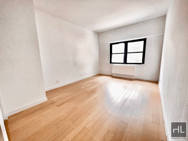 Building Photo - East 39th Street Unit 7C