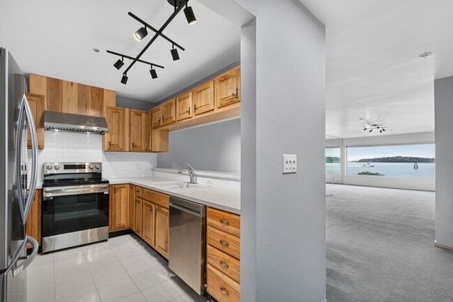 Photo - Enormous Waterfront Alki Condo w/ Stunning Views