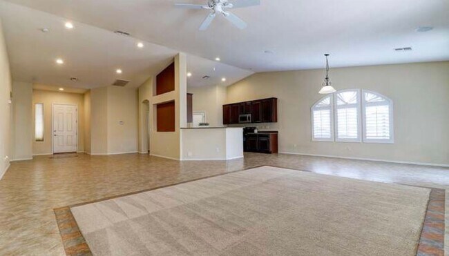 Photo - 4 bedroom in South Mountain Area