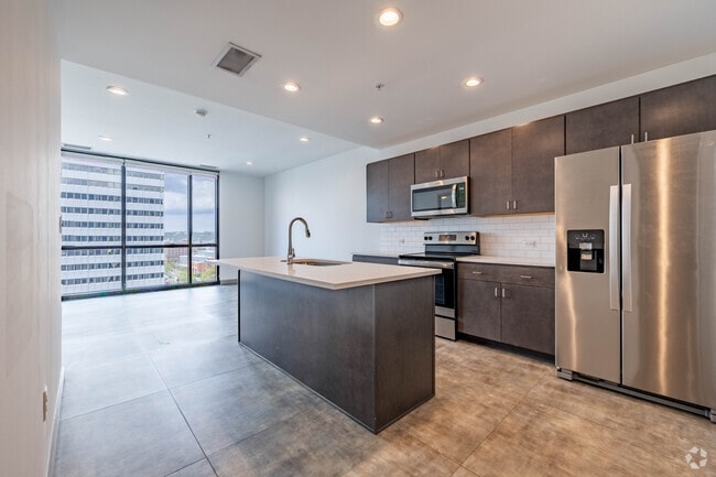 1BR, 1BA - 813SF - Kitchen / Living Room