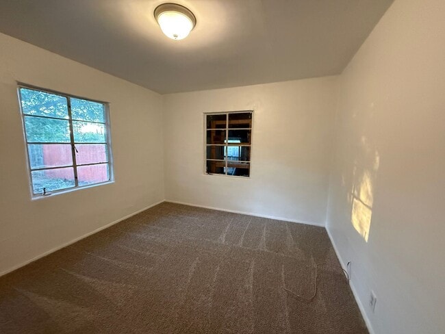 Photo - 661-665 Maple St